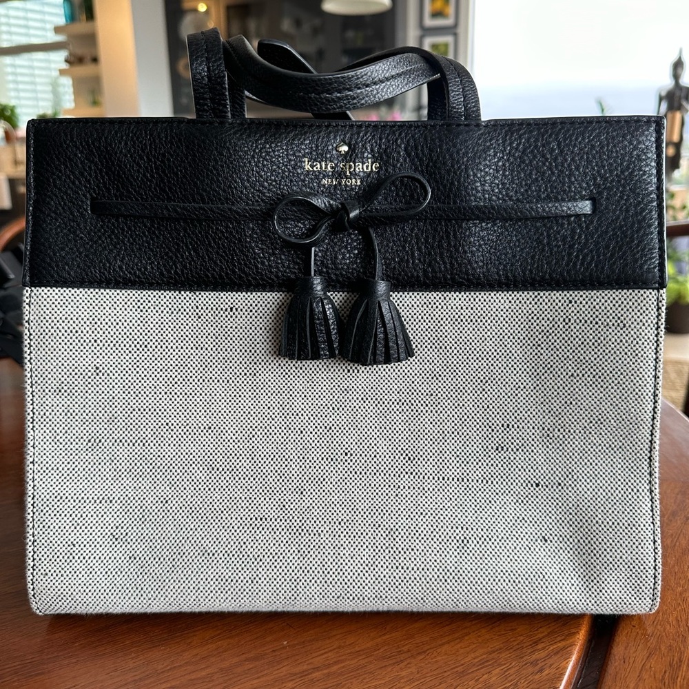 Classic, stylish and sophisticated hand bag for the spring and summer